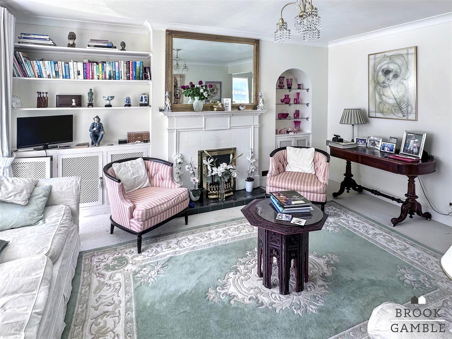 3 Bedroom House. Beechwood Crescent in Eastbourne, East Sussex 3